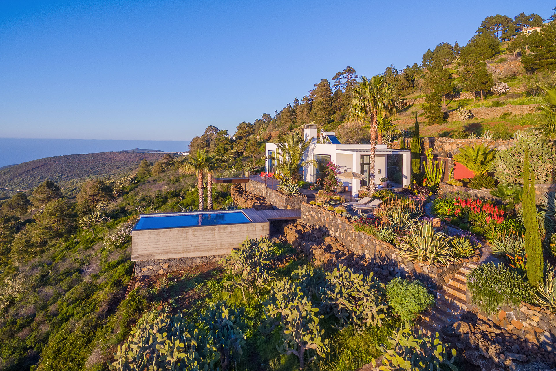 Villa Infinite panoramic view with infinity pool